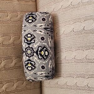 EUC Vera Bradley sunglasses case in Plaza Tile